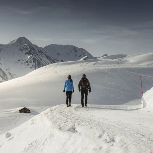 Winterwandern Herrenweg in der Aletsch Arena Winterwandern Herrenweg in der Aletsch Arena