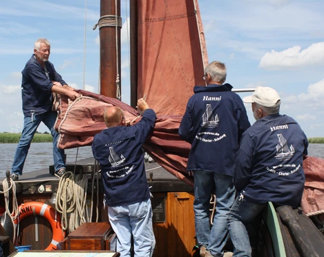 Dielenschiff Hanni Crew