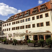 Alte Nikolaischule - Gastronomie in Leipzig Blick auf die Fassade der Alten Niklaischule an der Nikolaikirche in der sich sowohl ein Restaurant als auch ein Museum über Richard Wagner befindet, Gastronomie in Leipzig, Kultureinrichtung, Musikstadt