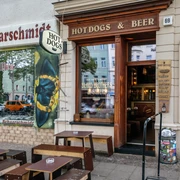 Beard Brothers & Sisters - Gastronomie in Leipzig Blick auf den Freisitz und den Eingang des Beard Brothers & Sisters Leipzig, Imbiss, Gastronomie, Freisitz