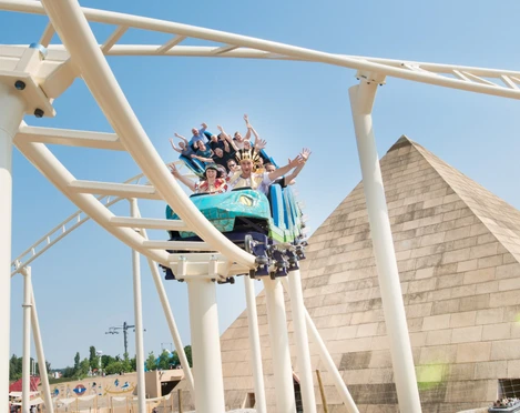 Cobra des Amun Ra im BELANTIS AbenteuerReich - Leipzig für Familien Die Achterbahn Cobra des Amun Ra im Freizeitpark Belantis das AbenteuerReich mit der höchsten Pyramide Europas, Freizeiteinrichtung, Familie, Erlebnis