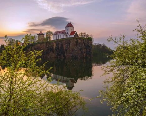 Bergkirche Beucha Blick auf den Steinbruch und die Bergkirche Beucha, Sehenswürdigkeiten, Freizeit, Natur, Wandern