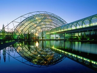 Neues Messegelände Leipzig - Veranstaltungen in Leipzig Blick auf das Congress Center Leipzig auf dem Neuen Messegelände der Leipziger Messe in der Dämmerung, Veranstaltungen, Events, Freizeiteinrichtung