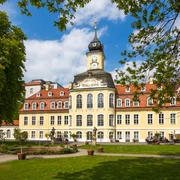 Gohliser Schlösschen - Gastronomie in Leipzig Blick auf das Gohliser Schlösschen im Sommer, dass eine wahre Sehenswürdigkeit von Leipzig ist und in dem sich auch eine Restaurant befindet, Gastronomie in Leipzig, Veranstaltungen, Architektur, Kultureinrichtung, Park