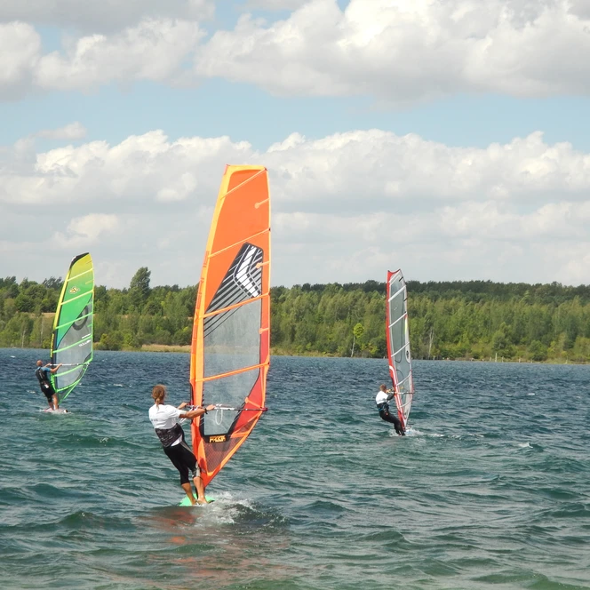 Windsurfer auf dem Schladitzer See - Leipziger Neuseenland