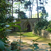 Gruft im Park Großböhla