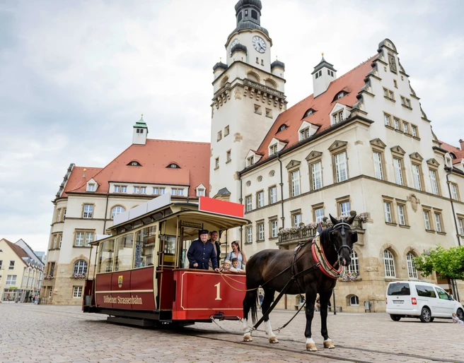 Pferdebahn vor dem Döbelner Rathaus © Christian Hüller Fotografie