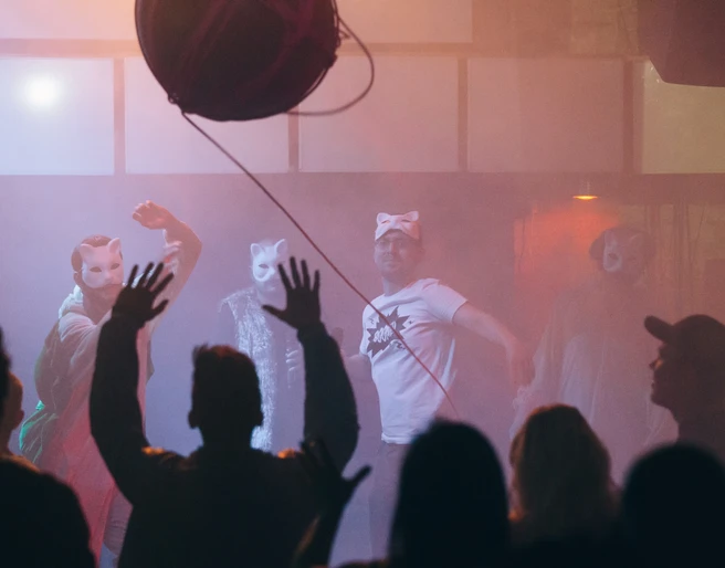 Elipamanoke, Silhouetten