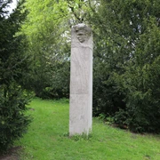 Franz-Schubert-Stele im Clara-Zetkin-Park - Denkmäler in Leipzig