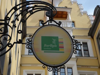 Eingangsschild Barthels Hof - Gastronomien in Leipzig Blick auf das Eingangschild mit Logo von Barthels Hof in Leipzig, Gastronomien