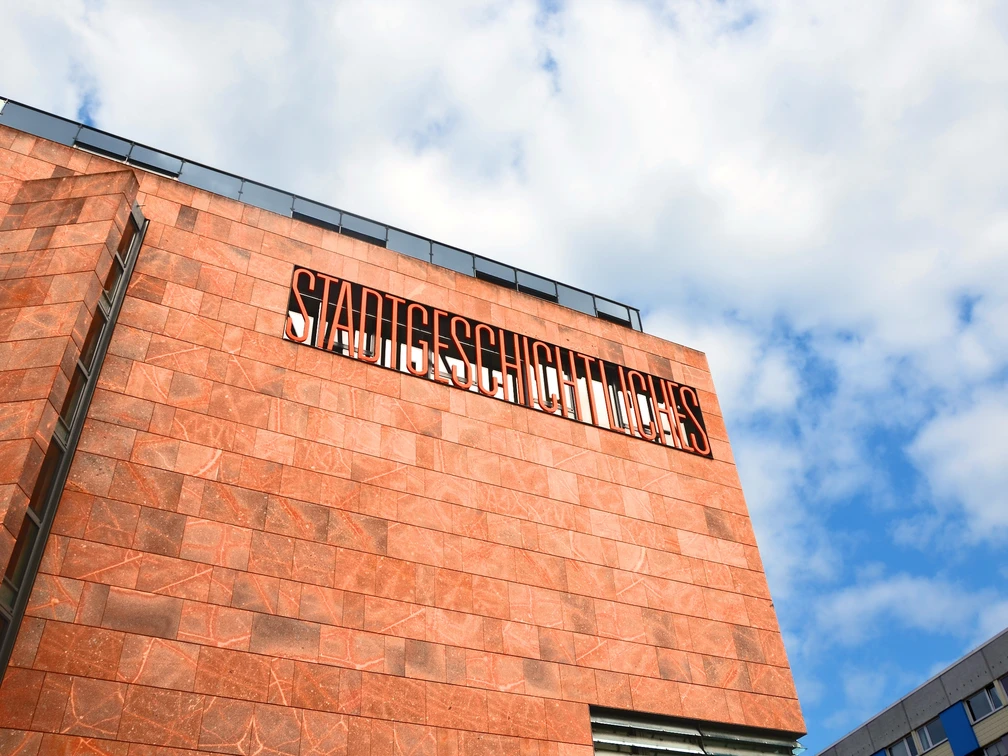 Stadtgeschichtliches Museum Leipzig - Museen in Leipzig Blick auf die rote Backsteinfassade vom Haus Böttchergässchen des Stadtgeschichtlichen Museums, Kultureinrichtungen in Leipzig, Ausstellung