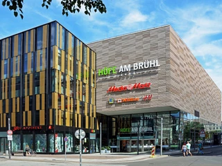 Höfe am Brühl - Shopping in Leipzig Blick auf den Eingang des Einkaufszentrums Höfe am Brühl, in dem sich zahlreiche Läden zum Shoppen befinden, Freizeit