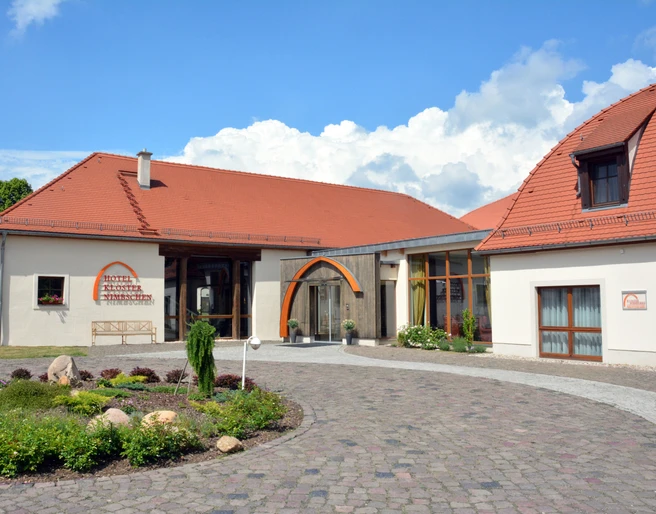 Hoteleingang © Kloster Nimbschen Hotel und Event GmbH
