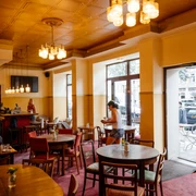 Hotel Seeblick Innenraum - Gastronomie in Leipzig Blick in den Innenraum des Hotel Seeblick mit Gästen, Kulinarik, Restaurant, Freizeit