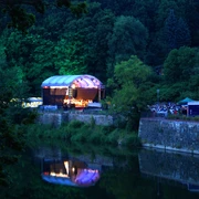 Bühne am Kreuzfelsen Waldheim; MISKUS