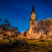 Michaeliskirche auf dem Nordplatz bei Nacht
