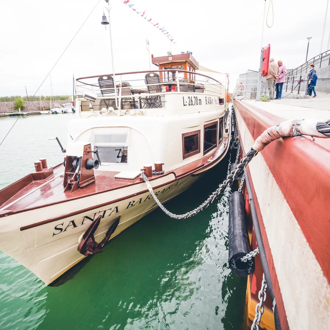 MS Santa Barbara auf dem Zwenkauer See - Schifffahrt im Leipziger Neuseenland