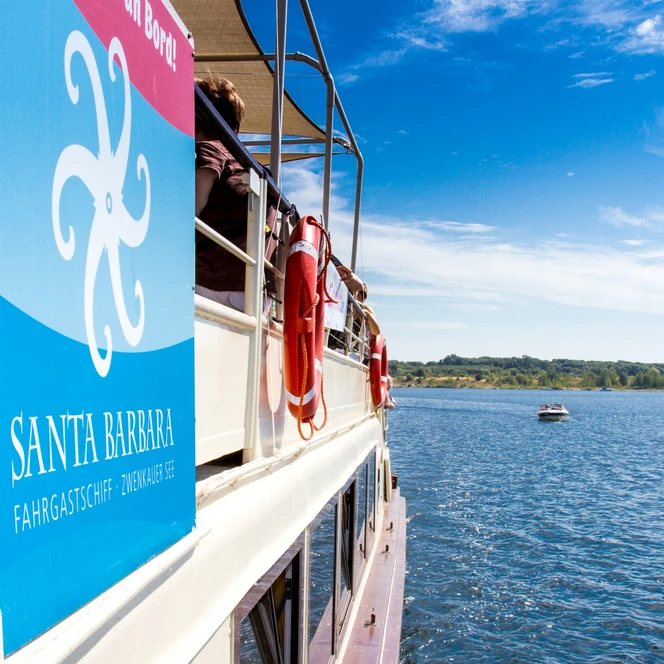 MS Santa Barbara auf dem Zwenkauer See - Schifffahrt im Leipziger Neuseenland