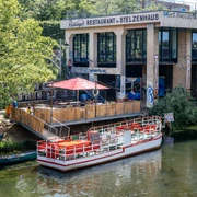 MS Weltfrieden, Stelzenhaus