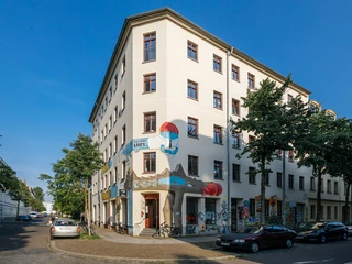 Poege-Haus, Straßenecke