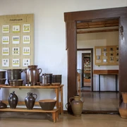 DEU/Sachsen/Dommitzsch (Copyright © Rainer Weisflog +49171/6254657) Das Heimatmuseum der Stadt Dommitzsch im Haus der ehemaligen Mohrenapotheke in der Torgauer Straße wieder aufgebaut. Das Haus selbst, wahrscheinlich 1716 im Fachwerkstil errichtet, gilt als eines der ältesten der Stadt Dommitzsch und steht unter Denkmalschutz. Auf insgesamt 300 m² Ausstellungsfläche wird mittels historischer und rekonstruierter Exponate, Fotos, Grafiken und Anschauungstafeln in selbsterläuternder Form die Stadtgeschichte veranschaulicht. (CREDIT/Copyright (c): Rainer Weisflog /Contakt: E-Mail: Foto@Weisflog.net ; Tel. +490355/824499; Weitere Infos und AGB auf: www.rainer-weisflog.de) DEU/Sachsen/Dommitzsch (Copyright © Rainer Weisflog +49171/6254657) Das Heimatmuseum der Stadt Dommitzsch im Haus der ehemaligen Mohrenapotheke in der Torgauer Straße wieder aufgebaut. Das Haus selbst, wahrscheinlich 1716 im Fachwerkstil errichtet, gilt als eines der ältesten der Stadt Dommitzsch und steht unter Denkmalschutz. Auf insgesamt 300 m² Ausstellungsfläche wird mittels historischer und rekonstruierter Exponate, Fotos, Grafiken und Anschauungstafeln in selbsterläuternder Form die Stadtgeschichte veranschaulicht. (CREDIT/Copyright (c): Rainer Weisflog /Contakt: E-Mail: Foto@Weisflog.net ; Tel. +490355/824499; Weitere Infos und AGB auf: www.rainer-weisflog.de)