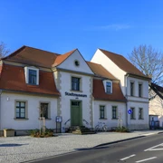 Stadtmuseum SchkeuditzDEU/Sachsen/Schkeuditz(Copyright © Rainer Weisflog +49171/6254657)  DEU/Sachsen/Schkeuditz(Copyright © Rainer Weisflog +49171/6254657) Im ehemaligen Haus des Amtsmüllers wurde 1937 ein eigenständiges Heimatmuseum eröffnet. Die 2012 eröffnete neue Dauerausstellung zur Stadtgeschichte und beantwortet dem Besucher Fragen zur Entstehung und Entwicklung der Amts-, Ackerbürger-, Grenz-, Pelz-, und Flughafenstadt Schkeuditz. (CREDIT/Copyright (c): Rainer Weisflog /Contakt: E-Mail: Foto@Weisflog.net ; Tel. +490355/824499; Weitere Infos und AGB auf: www.rainer-weisflog.de)