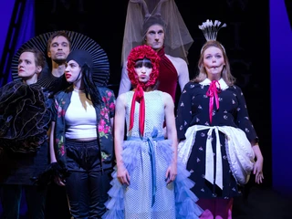 Schauspiel des Theaters der Jungen Welt Leipzig - Kultur in Leipzig 6 Schauspieler auf der Bühne im Theater der jungen Welt in Leipzig, in dem viele Veranstaltungen und Theaterstücke stattfinden, Kultureinrichtung, Schauspiel