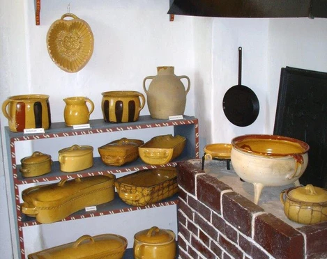 Kohrener Keramik im Töpfermuseum Kohren-Sahlis