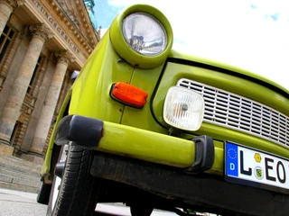 Trabi erleben vor dem Bundesverwaltungsgericht - Erlebnisse und Touren in Leipzig