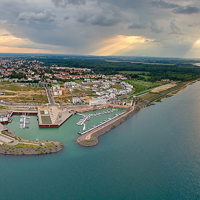 Blick auf den Hafen am Zwenkauer See