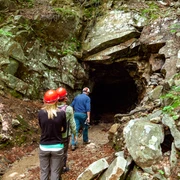 goldmine.jpg Eingang einer GoldmineEntrance to a gold mineEntrée d'une mine d'or