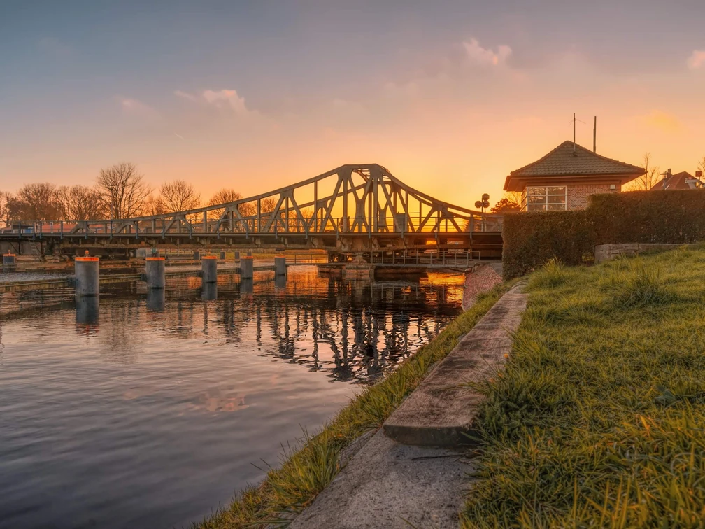 Deichbrücke in Wilhelmshaven