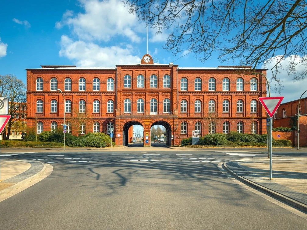 Blick auf das historische Werfttor