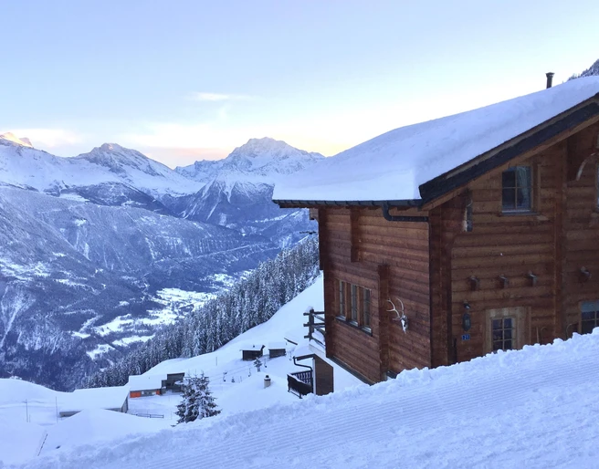 Chalet mit Blick ins Rhonetal