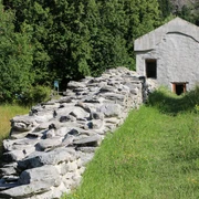 Landmauer mit Suste.jpg Bild der Landmauer mit SustePicture of the land wall with SusteImage du mur d'enceinte avec Suste