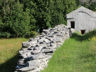 Landmauer mit Suste.jpg Bild der Landmauer mit SustePicture of the land wall with SusteImage du mur d'enceinte avec Suste