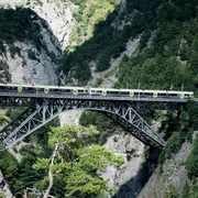 bls-loetschberg-route-bietschtalbruecke-ausserberg-sommer.jpg