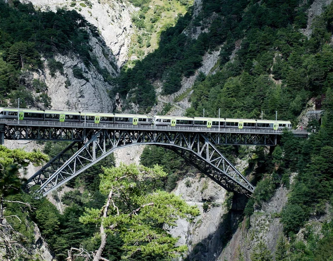 bls-loetschberg-route-bietschtalbruecke-ausserberg-sommer.jpg