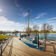 Aalfischerei-Museum mit Aalschokker "Fiat Voluntas" bei Monheim am Rhein Aalschokker "Fiat Voluntas" liegt am Ufer des Rheins beim Aalfischerei-Museum in Monheim.