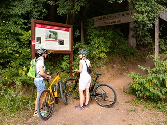 Diemelradweg mit Carlsbahntunnel