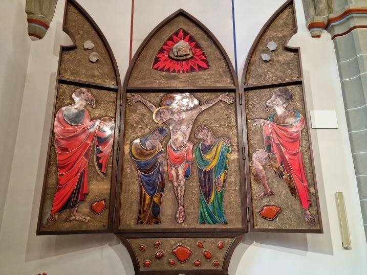 Moderner Altar in der  Kath Kirche Naumburg Hessen