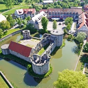 Wasserburg und Schlossplatz