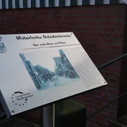 Historische_OsteDeichroute_Das_erste_Haus_am_PlatzeOsten_BR_SG_Hemmoor.jpg
