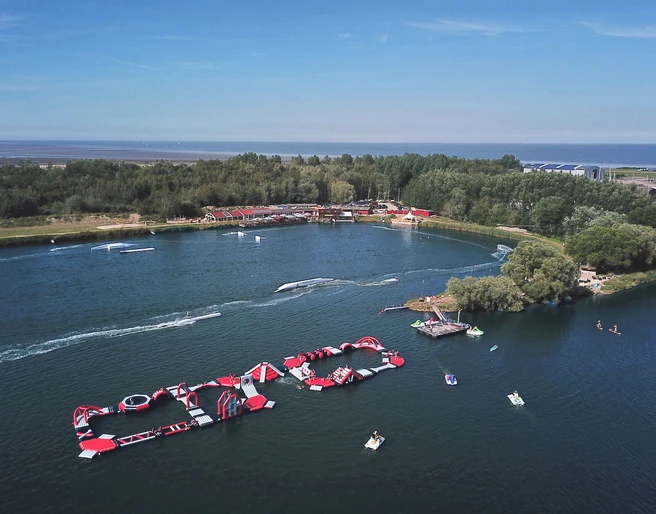 POI_AquaPark-Skiterrassen-Hooksiel.jpg DCIM\100MEDIA\DJI_0064.JPG