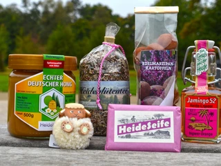 Souvenirs aus dem Shop der Tourist-Information Bad Bevensen (c) BBM.jpg Souvenirs aus dem Shop der Tourist-Information Bad Bevensen