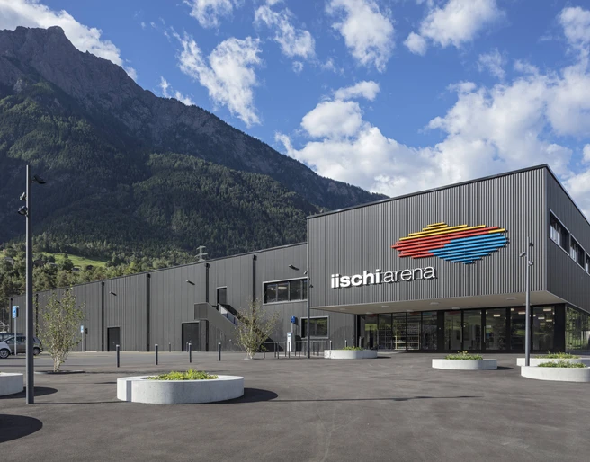iischi arena Aussenansicht 1.jpg