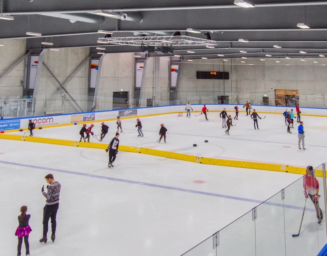 iischi arena Eisfeld 1.jpg