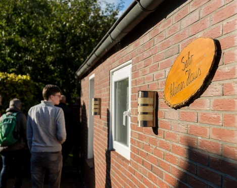 Theater "sehr kleines Haus" in Pilsum  Holger Müller, Ausbilder Schmidt, Sehr kleines Haus, Pilsum, Rysum, Lachbustour