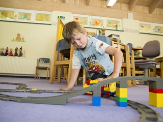 POI_Kinderspielhaus-Seepferdchen-spielen.jpg