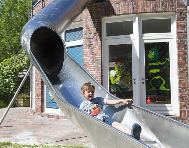 POI_Kinderspielhaus-Seepferdchen-rutsche.jpg
